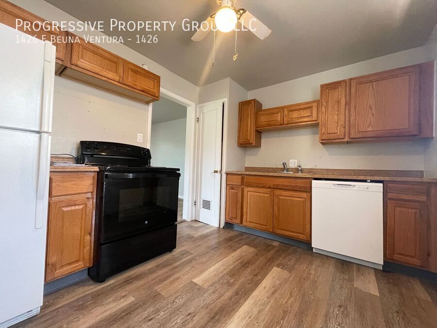 1426 E Buena Ventura St in Colorado Springs, CO - Building Photo