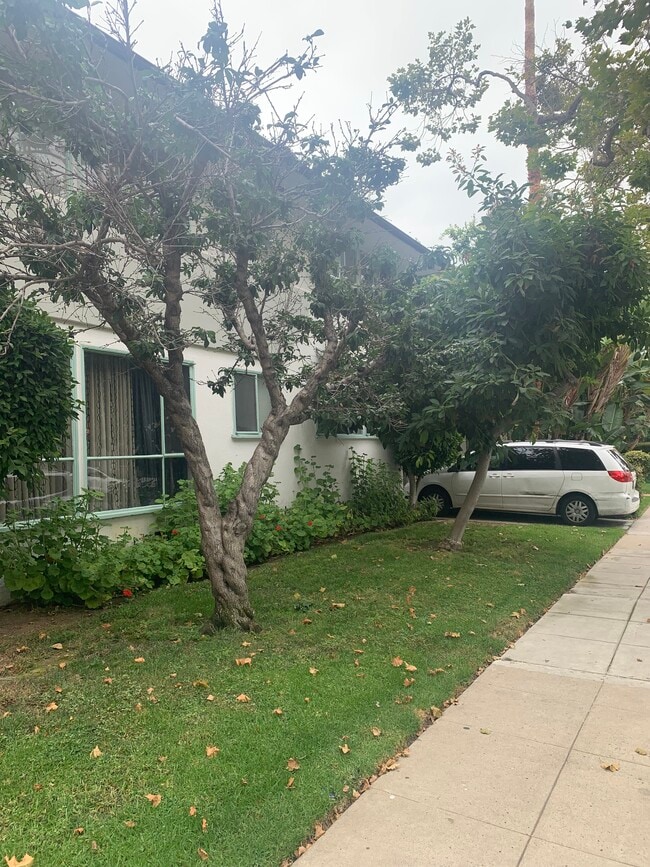144 S Bedford Dr, Unit large apartment in Beverly Hills, CA - Foto de edificio - Building Photo