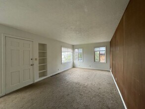 1606 NE Highland St in Portland, OR - Building Photo - Building Photo