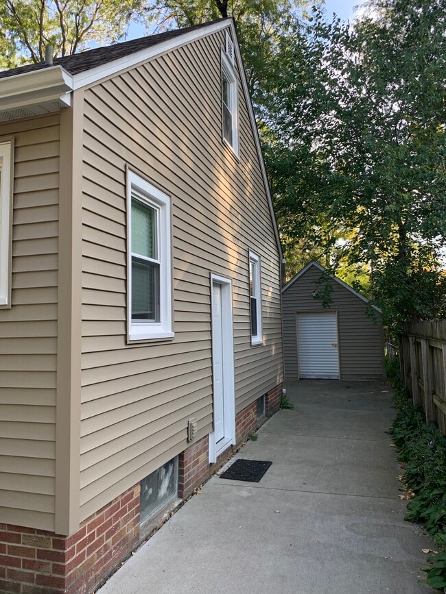 2902 Wood Street in Ames, IA - Foto de edificio - Building Photo