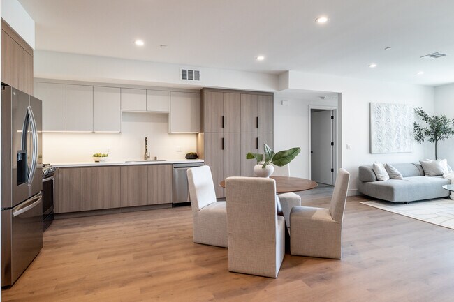 1557 S Orange Grove Ave in Los Angeles, CA - Foto de edificio - Interior Photo