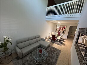 10748 NW 74th St in Medley, FL - Building Photo - Building Photo