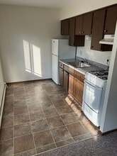 10621 W Lincoln Ave in West Allis, WI - Building Photo - Building Photo