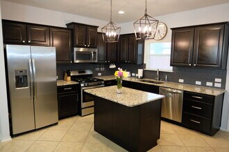 9114 Bowen Br in San Antonio, TX - Building Photo - Building Photo