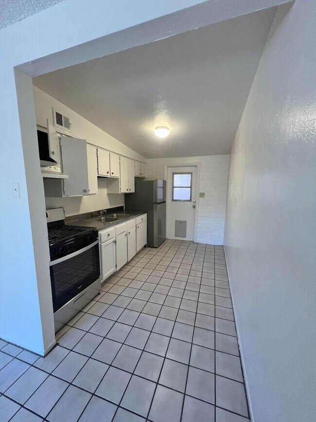 210 W Prince Rd in Tucson, AZ - Building Photo - Building Photo