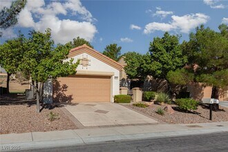 2013 Capestone St in Las Vegas, NV - Foto de edificio - Building Photo