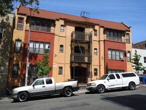 503 Union Dr in Los Angeles, CA - Foto de edificio - Building Photo