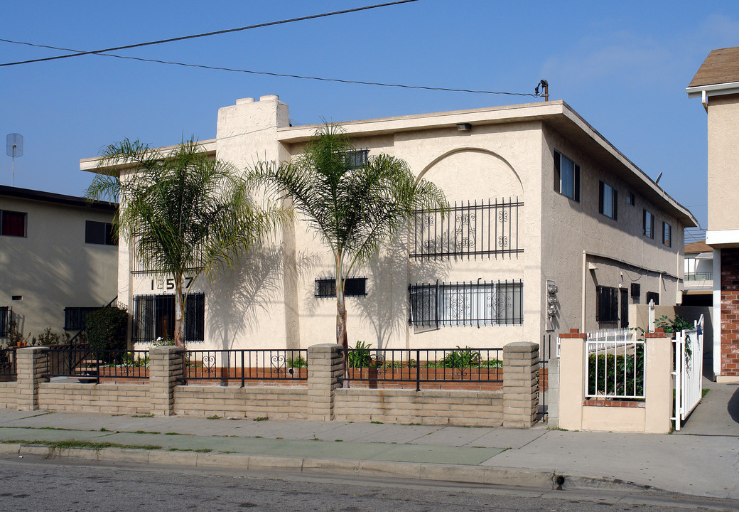 12527 Oxford Ave in Hawthorne, CA - Building Photo