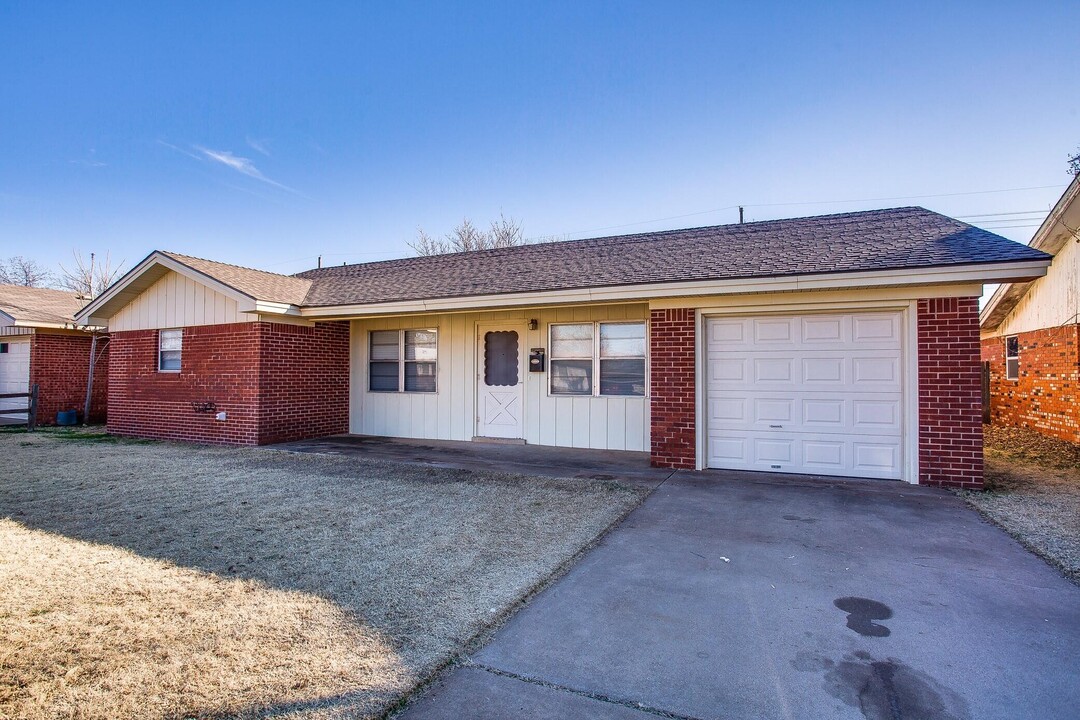 5419 46th St in Lubbock, TX - Building Photo