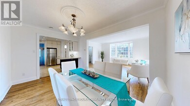 19 Strathgowan Crescent in Toronto, ON - Building Photo - Building Photo