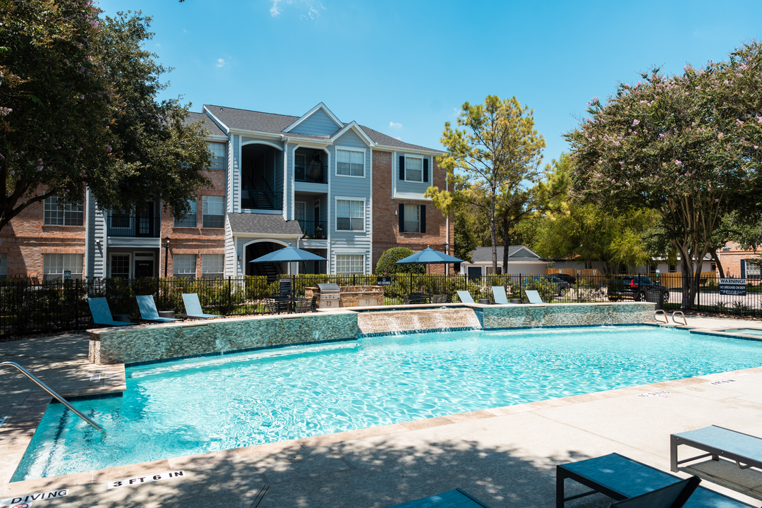 Centre at Columbia Court in Houston, TX - Building Photo