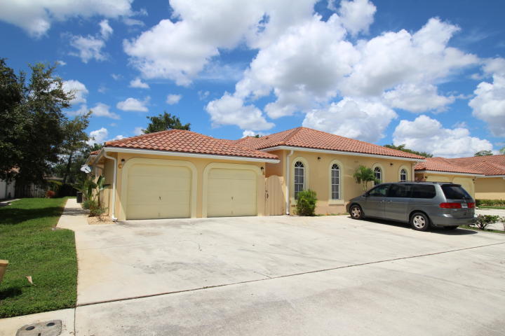 13693 Yarmouth Ct in Wellington, FL - Building Photo