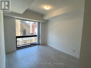 60-360 Shuter St in Toronto, ON - Building Photo - Building Photo