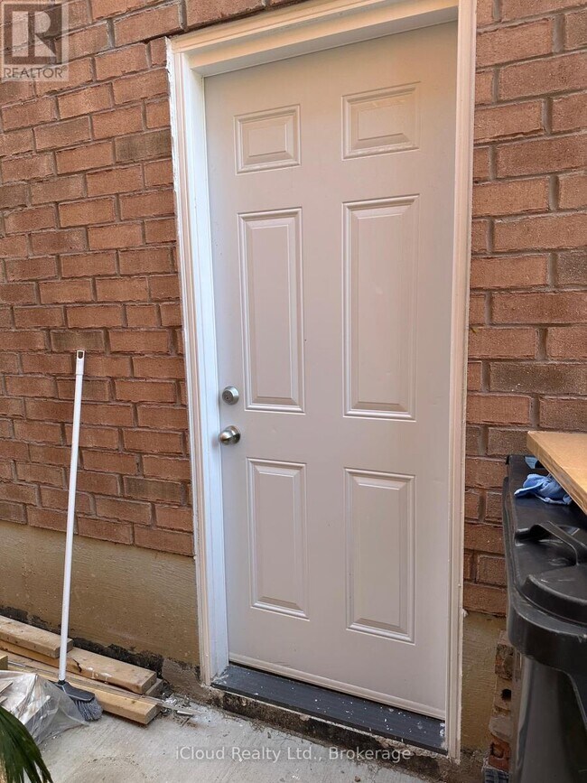 3881 Skyview St in Mississauga, ON - Building Photo - Building Photo