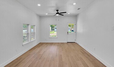 2111 Lasker Ave in Waco, TX - Building Photo - Building Photo