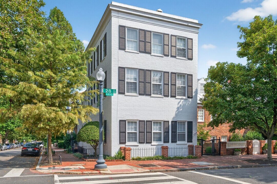 1363 28th St NW in Washington, DC - Building Photo