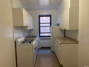12 Welwyn Rd in Great Neck Plaza, NY - Building Photo - Building Photo