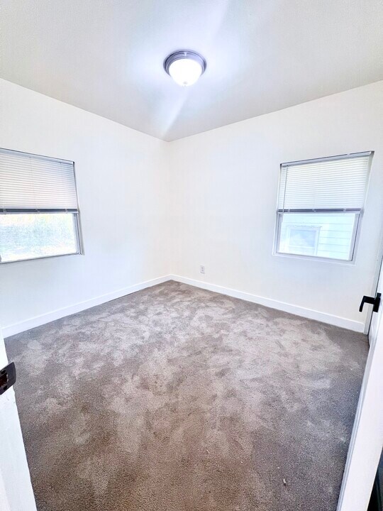5215 58th Ave in East Riverdale, MD - Building Photo