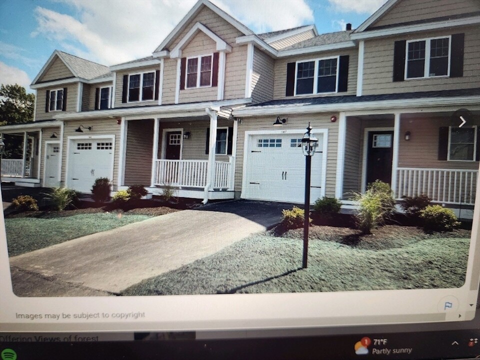 1409 Kenwood Way in Clinton, MA - Foto de edificio