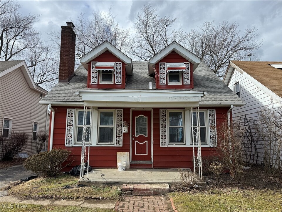 5466 Grasmere Ave in Maple Heights, OH - Building Photo