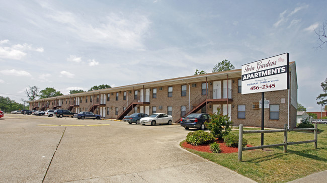 Twin Gardens Apartments in Norfolk, VA - Building Photo - Building Photo