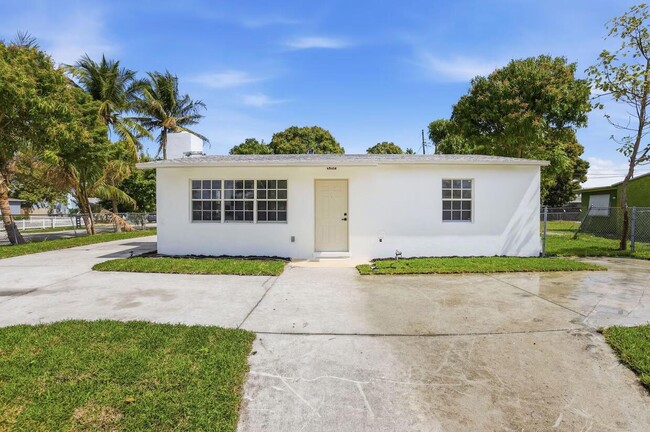 property at 2312 Redwood Rd