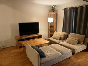 3232 Windchase Blvd in Houston, TX - Building Photo - Building Photo