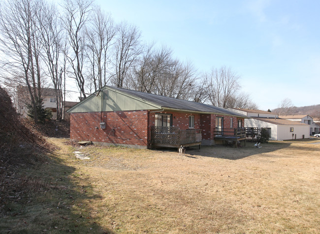 605 Woodtick Rd in Waterbury, CT - Building Photo - Building Photo