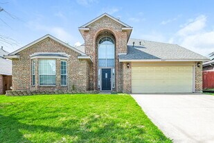 4327 Meriden Ct in Grand Prairie, TX - Building Photo