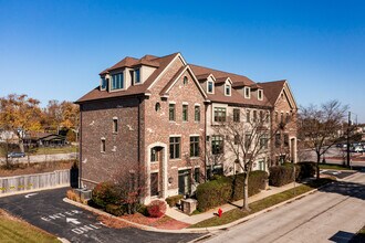 136 W Quincy Ave in Westmont, IL - Building Photo - Building Photo