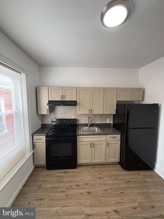 property at 1372 Perkiomen Ave