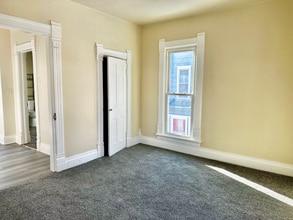 647 W Lexington Ave, Unit 3 in Elkhart, IN - Building Photo - Building Photo