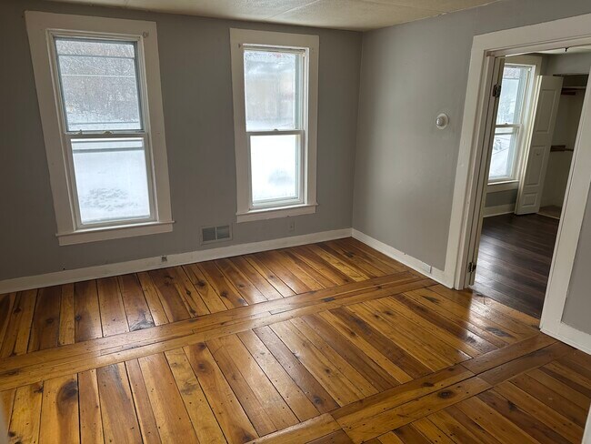 1136 W 9th St, Unit 3 in Ashtabula, OH - Building Photo - Building Photo