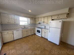 3113-3115 S Bunker Hl Dr in Wichita, KS - Building Photo - Building Photo