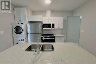 268-268 Talbot St in St Thomas, ON - Building Photo - Building Photo