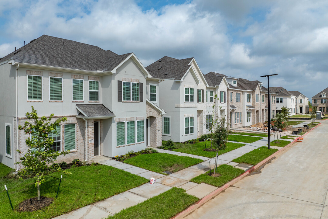 Crystal View at Lago Mar in Texas City, TX - Building Photo