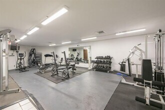 113 Royal Park Dr, Unit 1H in Oakland Park, FL - Building Photo - Building Photo