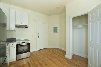 501 E Broadway, Unit 8 in Boston, MA - Foto de edificio - Building Photo