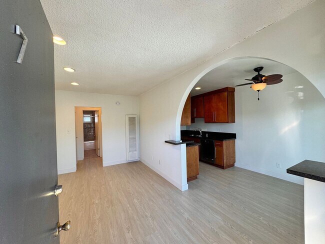 12721 Matteson Ave, Unit 7 in Los Angeles, CA - Building Photo - Building Photo