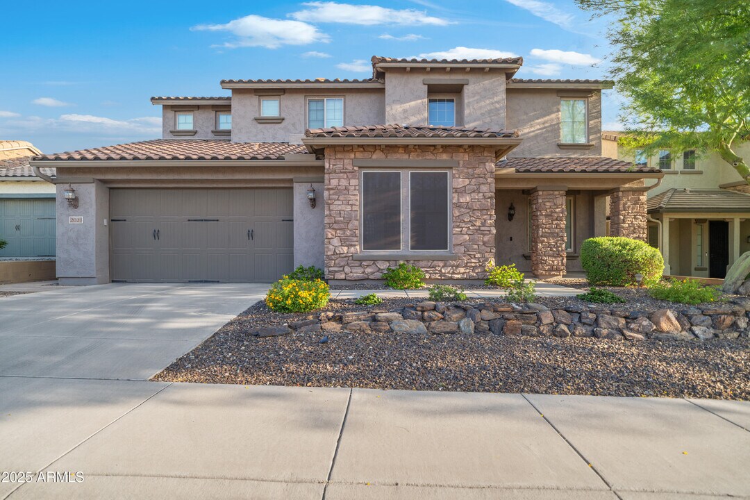 2021 W Tallgrass Trail in Phoenix, AZ - Building Photo
