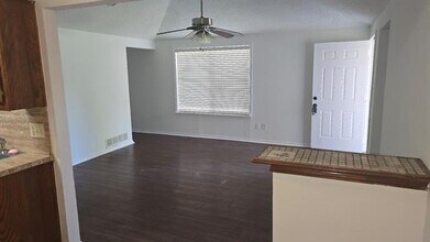 1735 Dynasty Cir in Red Oak, TX - Building Photo - Building Photo