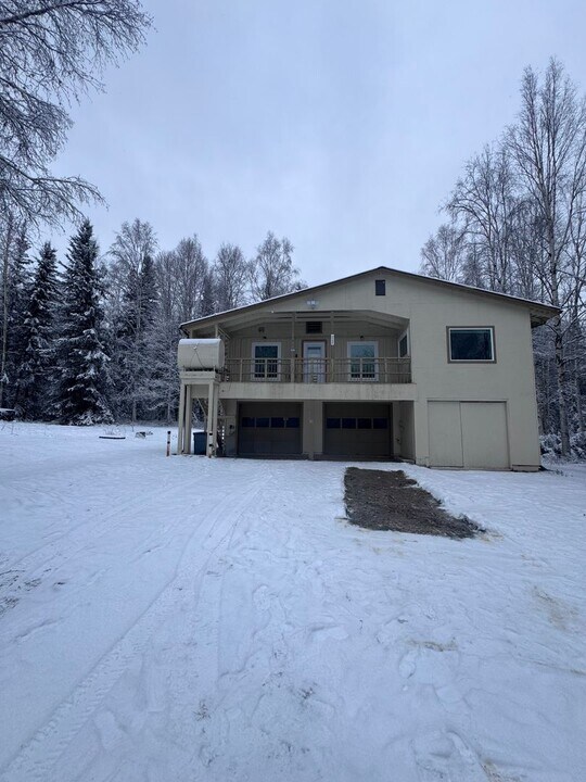 4548 Melan Dr N in Fairbanks, AK - Building Photo