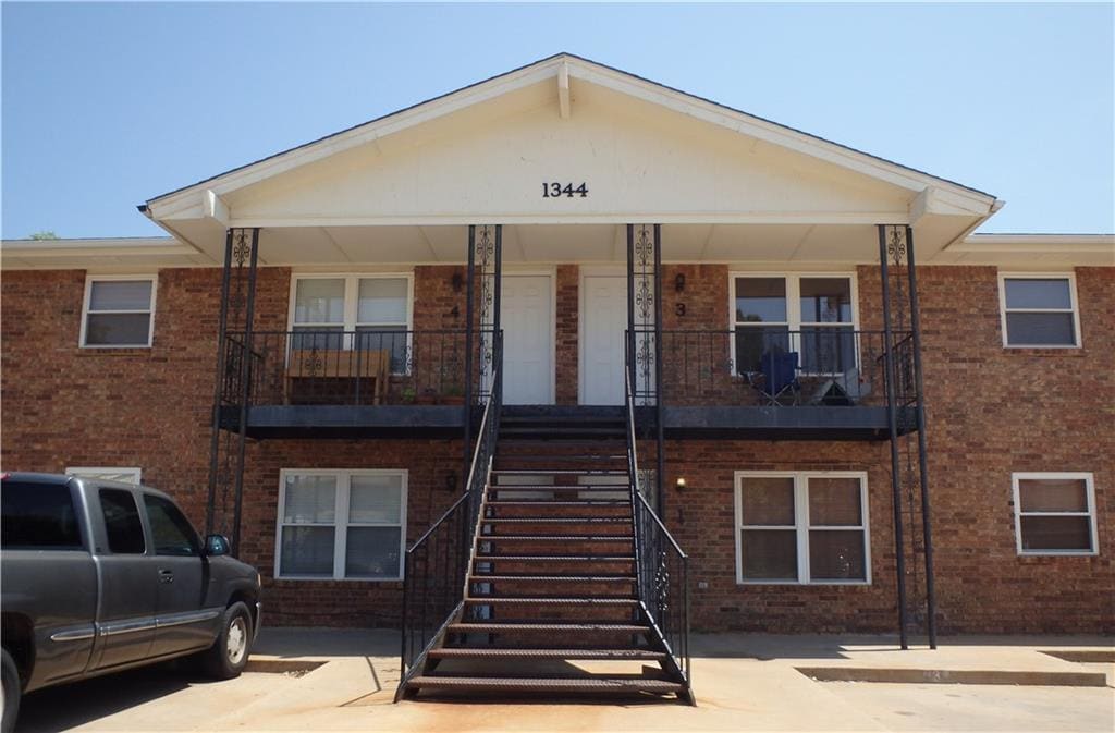 1344 Meadow Ln-Unit -1 in Weatherford, OK - Building Photo