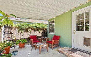 22712 Leonora Dr in Woodland Hills, CA - Foto de edificio - Building Photo