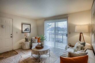 Hogan Woods in Gresham, OR - Building Photo - Building Photo