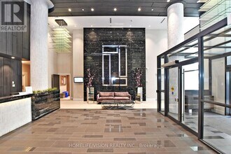 9205-9205 Yonge St in Richmond Hill, ON - Building Photo - Building Photo