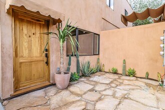 819 N Orange Grove Ave in Los Angeles, CA - Building Photo - Building Photo