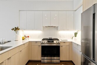 200 Linden Ave in South San Francisco, CA - Building Photo - Building Photo