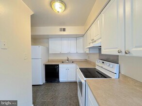 4643 Logsdon Dr in Annandale, VA - Building Photo - Building Photo