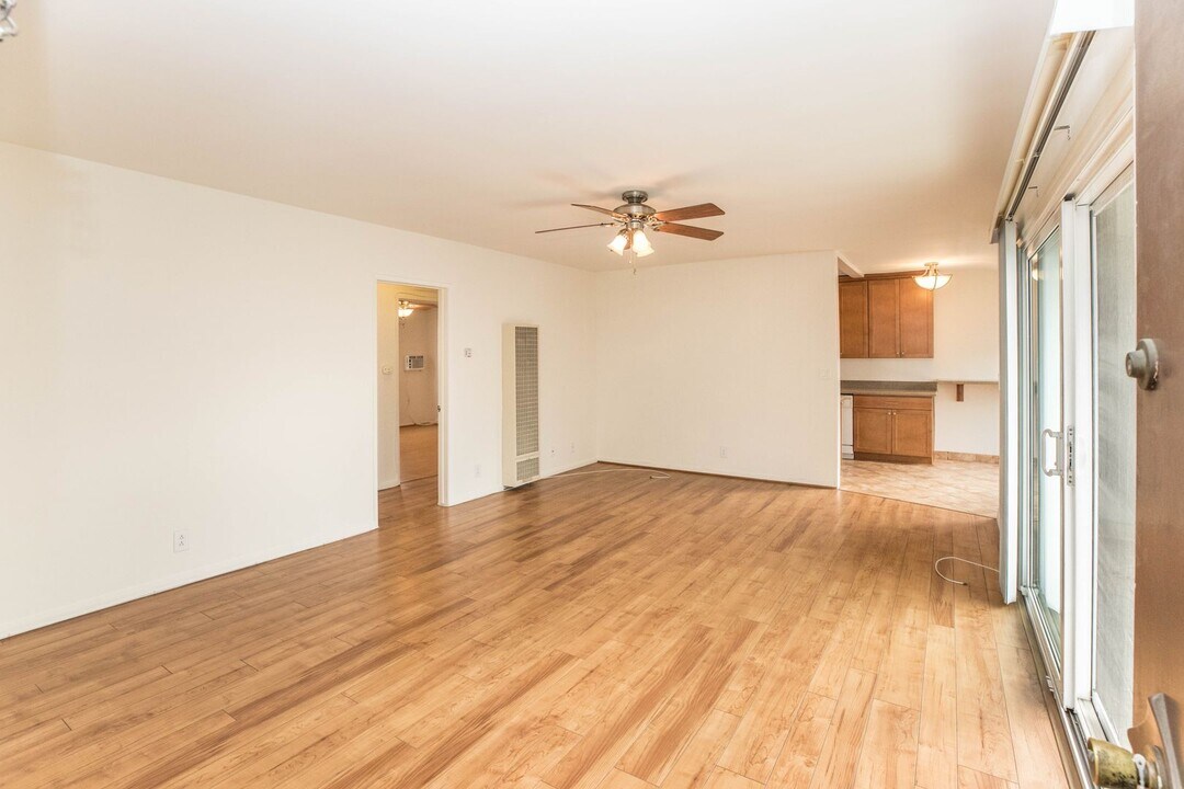 1336 Centinela Ave in Los Angeles, CA - Building Photo